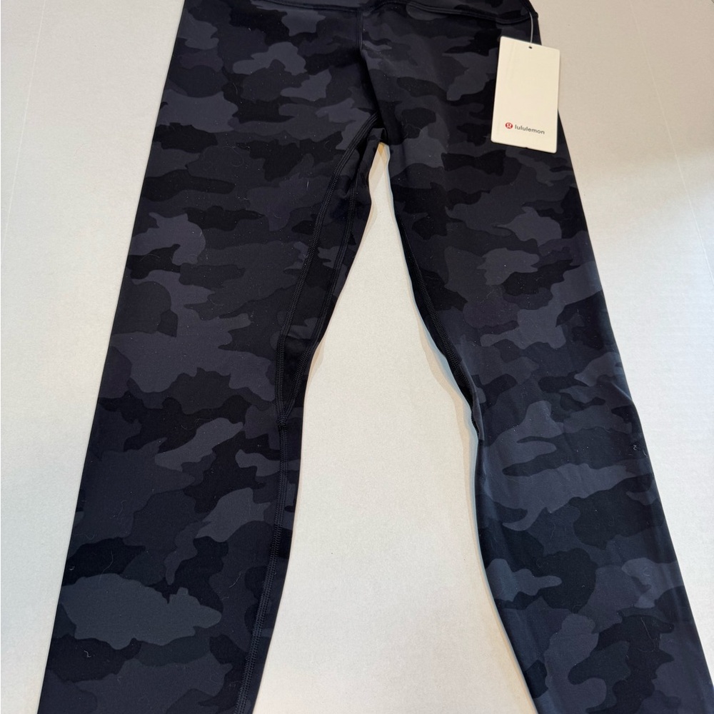 033. Lululemon Athletica Black Camo Leggings
